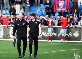 Ramsés y Ricardo, al terminar el encuentro frente al Unionistas./ JUAN MARTÍN-G. SEGOVIANA