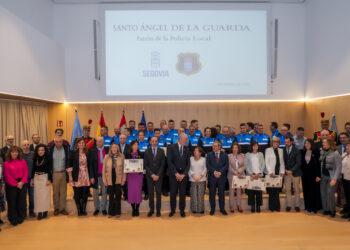Agentes y autoridades premiados en la ceremonia.