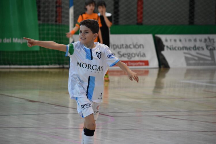 Álvaro Martín celebra un gol con la camiseta de la EFS Valverde./ EFS VALVERDE