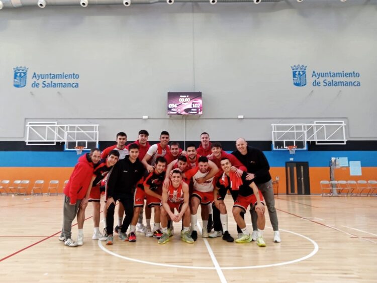 Los jugadores del Dibaq CD Base celebran su victoria en Salamanca./ CD BASE