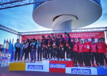 Podio del Campeonato de España de duatlón contrarreloj por equipos celebrado en Avilés. / FETRI