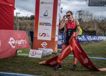 Marina Muñoz, entrando como ganadora del Campeonato de España en la meta de Graus./ FETRI