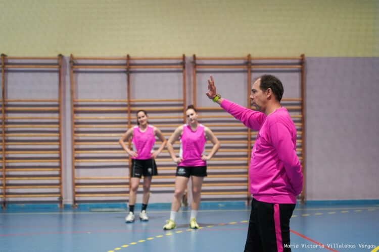 David González, en el primer entrenamiento con el equipo segoviano./ MARÍA VILLALOBOS