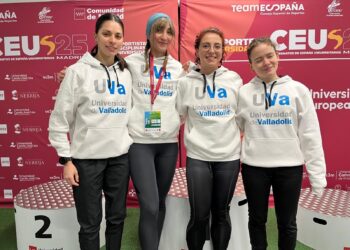 Equipo femenino de campo a través, con Sandra San Miguel./ UVA