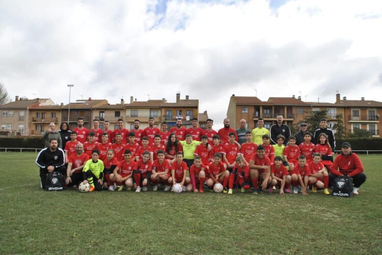 Los integrantes de la Gimnástica Ayllonesa, que la próxima temporada tomarán parte en las diferentes ligas que organizará la Diputación Provincial de Segovia./ G. AYLLONESA