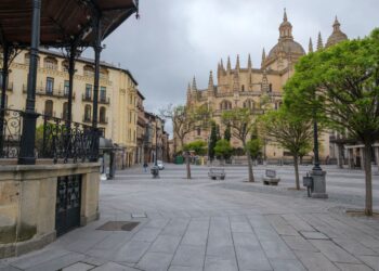 Imagen de la plaza Mayor de Segovia, uno de los puntos neurálgicos del turismo en la ciudad./ KAMARERO