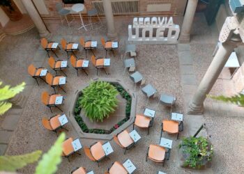 Patio central de la sede del Centro Asociado de la UNED en Segovia, donde también se realizan actividades. /UNED