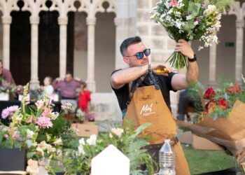 Uno de los participantes del certamen ‘Mejor Artesano Florista’ celebrado el año pasado en Jerez.