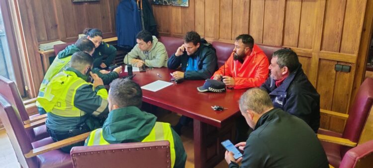 Reunión de coordinación entre la Guardia Civil, la policía local, Protección Civil, representantes del Ayuntamiento de El Espinar y personal municipal./ AYTO EL ESPINAR