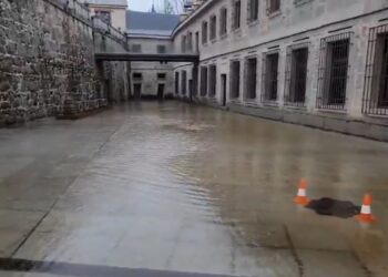 El agua entrando en la Casa de la Moneda. / E.A.