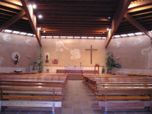 Interior de la nave de la iglesia de San Frutos, hacia el presbiterio.