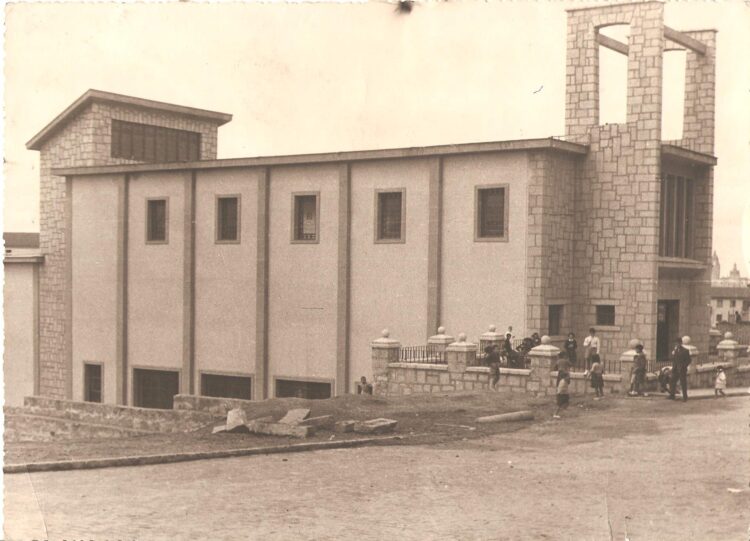Fotografía de la iglesia hacia 1957. Propiedad de la iglesia de San José Obrero.