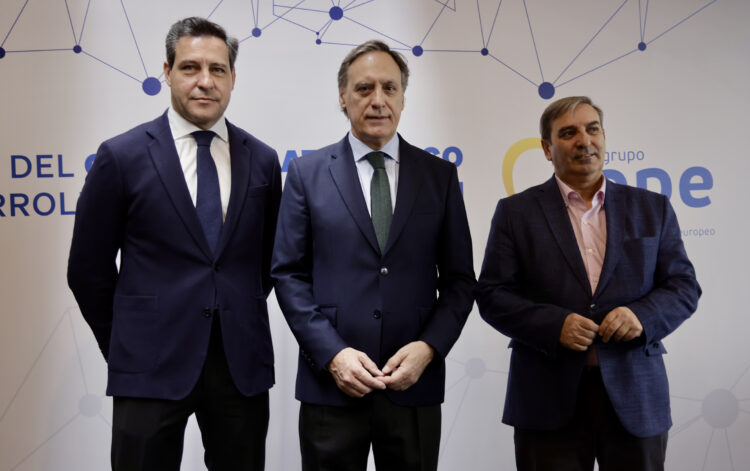 Sanz Merino asiste a la mesa redonda sobre el Corredor Atlántico celebrada en Salamanca. / Susana Martín