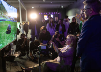 La Consejera de Industria asiste a la inauguración. / JL Leal