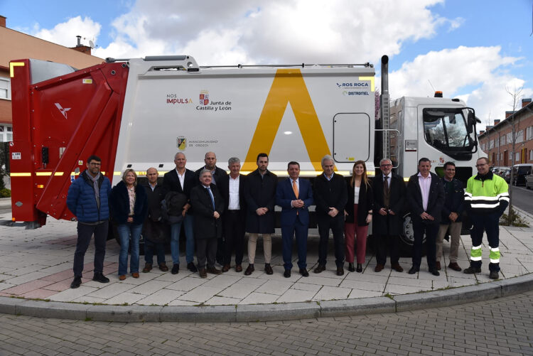 La Junta aumenta las ayudas a las mancomunidades hasta los 11,7 millones 1 El Consejero de la Presidencia presenta la convocatoria de ayudas a las mancomunidades. / Miriam Chacón