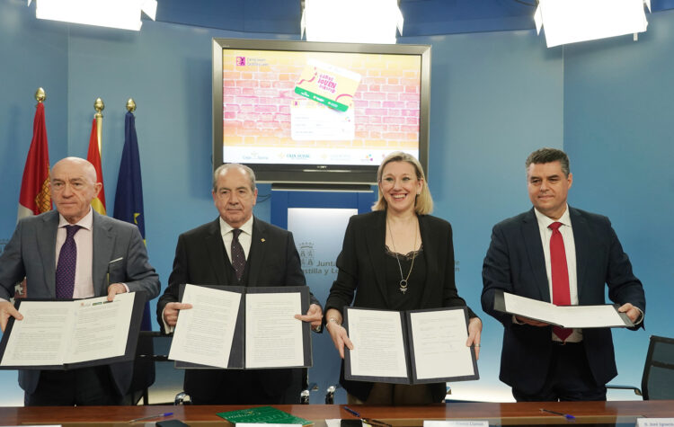 Firma del convenio para la promoción del Carné Joven Europeo en Castilla y León. / Rubén Cacho