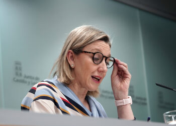 La vicepresidenta de la Junta y consejera de Familia, Isabel Blanco, comparece en rueda de prensa tras el Consejo de Gobierno. / Rubén Cacho