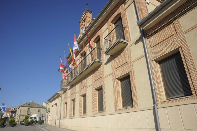 Foto de archivo. Vista del Ayuntamiento de Abades / KAMARERO