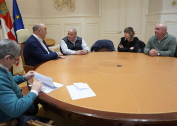 Reunión con la corporación municipal de Lovingos / DIPUTACIÓN DE SEGOVIA