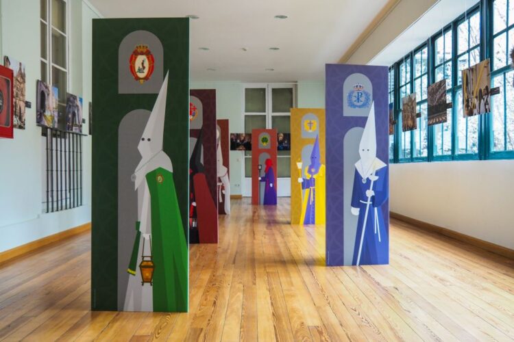 Sala que alberga la muestra, colaboración entre el Cabildo de la Catedral y la Junta de Cofradías. / HÉCTOR CRIADO