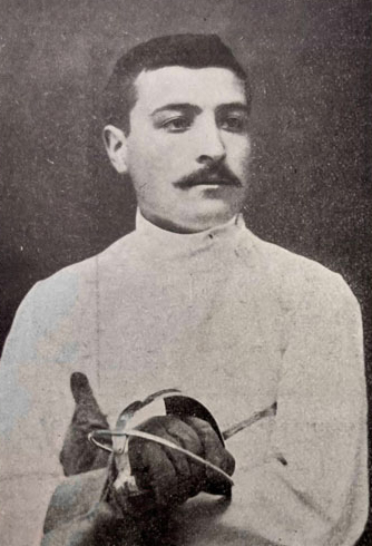 Afrodisio Aparicio, maestro de esgrima 1 El maestro de esgrima, nacido en Otero de Herreros en 1880.
