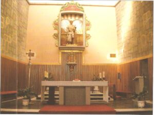 Interior de la capilla mayor o presbiterio anterior a 2006. 