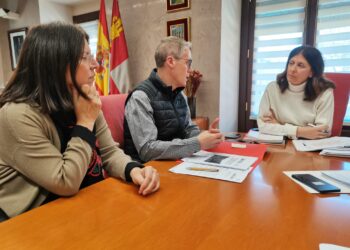 Reunión de la delegada y los alcaldes / JUNTA DE CASTILLA Y LEÓN