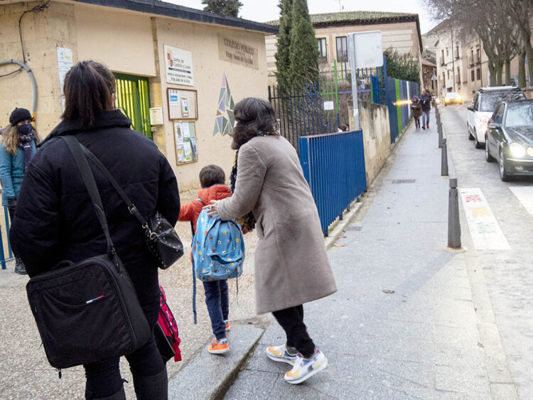 El plazo de admisión en los centros educativos comienza el viernes 1 Acceso al CEIP ‘Fray Juan de la Cruz’, de Segovia. / KAMARERO