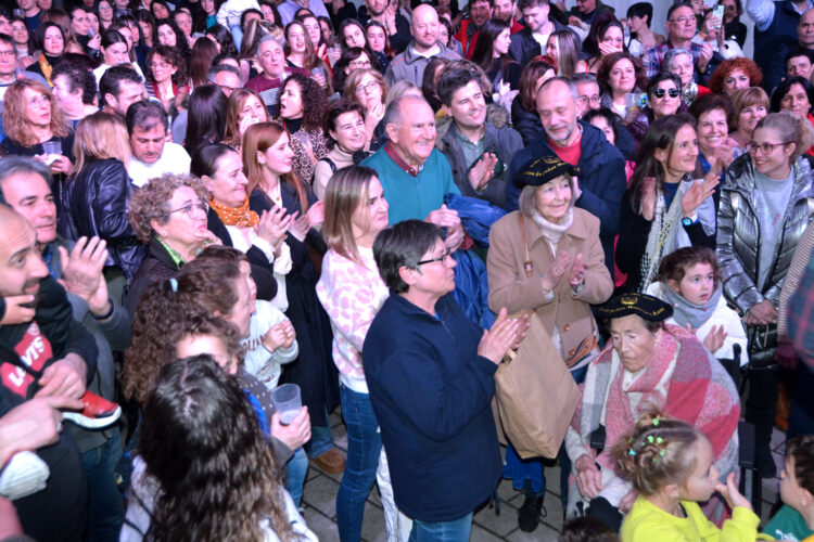 Angélica de Santos y Lidia Blanco tras recibir la ‘Boina de Oro’ / AMADOR MARUGÁN