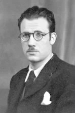 En 1933 entra en la Junta Directiva del Sindicato Nacional de Arquitectura e Ingeniería de la UGT.