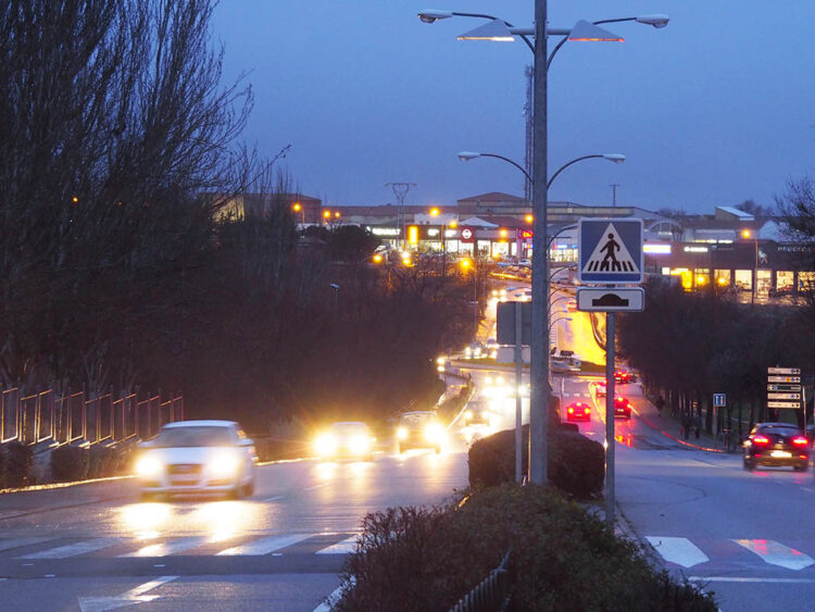 Un conductor sin carné provoca un accidente en Nueva Segovia con dos heridos 1 Avenida Gerardo Diego, en Nueva Segovia. / KAMARERO
