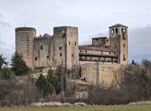 El castillo de Castilnovo fue habitado por Álvaro de Luna, entre otros ilustres moradores.
