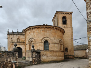 La iglesia de San Juan Bautista de Cerezo de Arriba.
