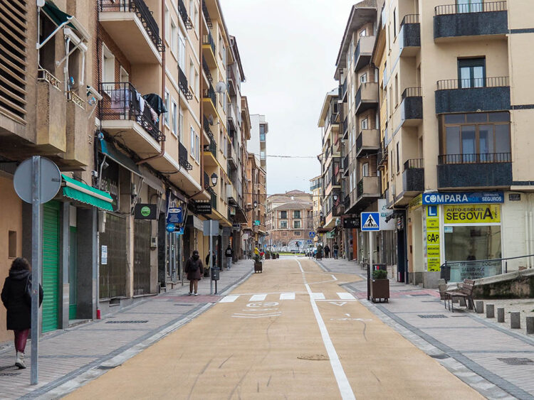 El Ayuntamiento tendrá que devolver cerca de 120.000 euros de ayudas europeas del plan de comercio 1 Calle Blanca de Silos. / HÉCTOR CRIADO