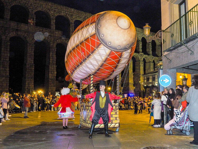 Desfile del Martes de Carnaval en Segovia. / HÉCTOR CRIADO