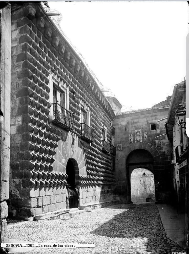 Casa de los Picos. Aún no se había derribado el Arco de San Martín.
