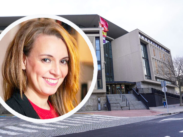 Cristina Vela, nueva decana de la Facultad de Ciencias Sociales, Jurídicas y de la Comunicación 1 Cristina Vela, nueva decana de la Facultad de CC.SS. Jurídicas y de la Comunicación.