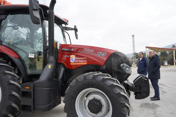 La Diputación destina 230.000 euros para maquinaria de mantenimiento de la red provincial de carreteras 1 Visita al parque de maquinaria en Palazuelos de Eresma / DIPUTACIÓN