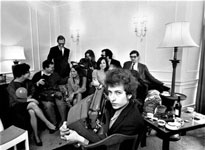 La película retrata la vida del artista hasta 1965.