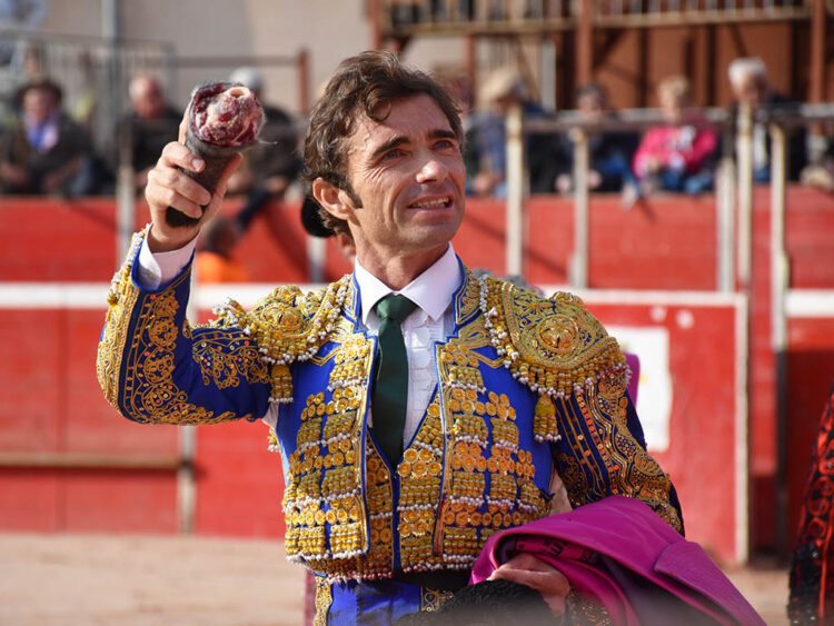 Fernando Robleo recoge el Trofeo Vctor Barrio al triunfador de la feria taurina de <h3 class='enlacePalabraNoticia'>Riaza</h3>