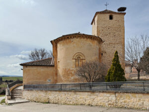 Iglesia románica de Santa María en Santa Marta del Cerro.