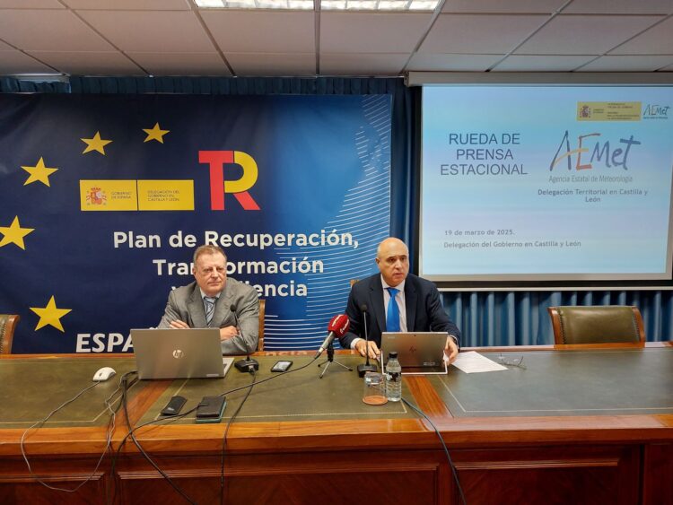 La borrasca 'Martinho' inaugura una primavera “más cálida de lo normal”, según la AEMET 1 Jacinto Canales y Manuel Mora durante la rueda de prensa. /DELEGACIÓN DEL GOBIERNO