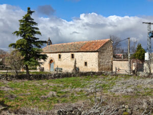La ermita de La Nava está dedicada a San Juan Bautista.