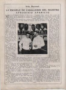 Afrodisio Aparicio, maestro de esgrima 6 Reportaje de época. En la imagen salen el maestro y su hijo.