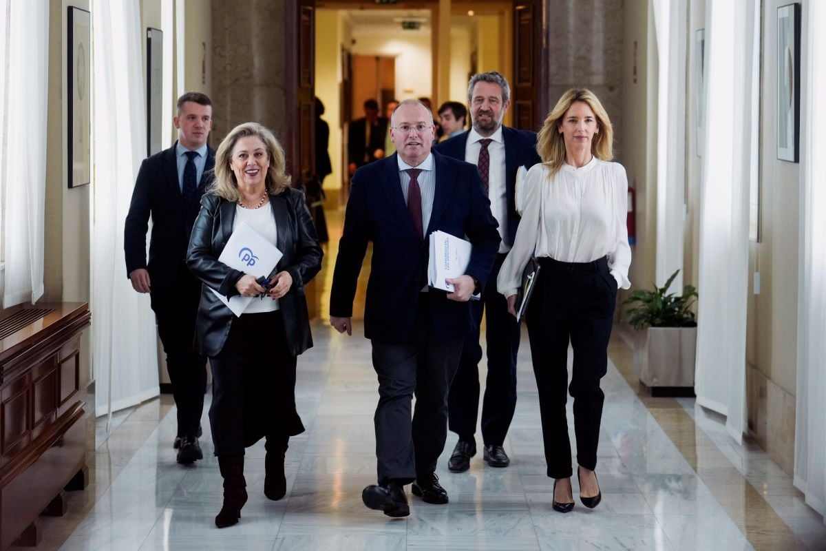 Texto de la intervención de Cayetana Álvarez de Toledo frente al vicepresidente del Gobierno, señor Bolaños 2 Cayetana Álvarez de Toledo junto a Miguel Tellado.