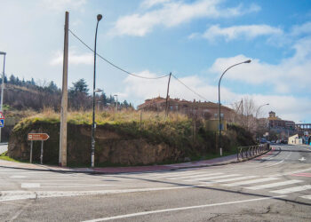 Montículo entre Vía Roma y las calles San Gabriel y Santa Catalina. / HÉCTOR CRIADO