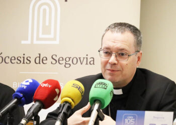 El obispo de Segovia, Jesús Vidal, presenta la campaña ‘Xtantos’. / DIÓCESIS DE SEGOVIA