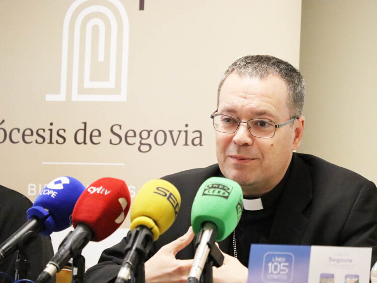El obispo de Segovia, Jesús Vidal, presenta la campaña ‘Xtantos’. / DIÓCESIS DE SEGOVIA