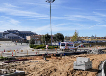 Obras de instalación de la red de calor en el entorno del Hospital General de Segovia. / EL ADELANTADO