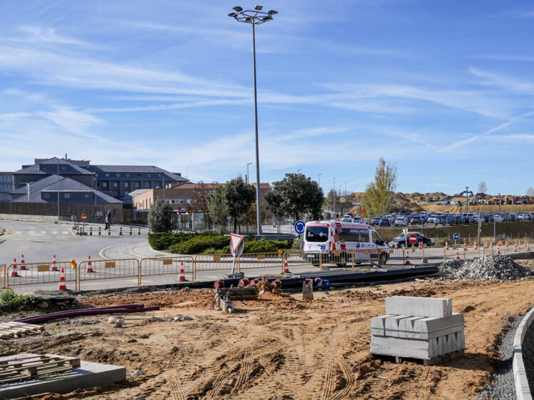 El Hospital General recobra la normalidad tras sufrir una avería en el sistema de tuberías de agua caliente 1 Obras de instalación de la red de calor en el entorno del Hospital General de Segovia. / EL ADELANTADO
